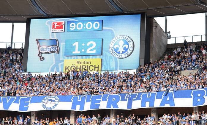 Fussball, Herren, 1. Bundesliga, Saison 2015 16 (33. Spieltag), Hertha BSC - SV Darmstadt 98, Anzeigetafel mit 1:2-Endstand, 07.05. 2016,