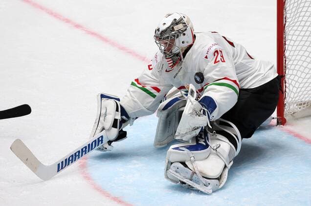 ST. PETERSBURG, RUSSIA. MAY 8, 2016. Hungary s goalie Zoltan Hetenyi in action in their 2016 IIHF World Championship WM Weltmeisterschaft Preliminary Round Group B Ice hockey Eishockey match against Canada at the Yubileyny Sports Palace. Team Canada won the game 7-1. Sergei Savostyanov TASS  TS021FEB