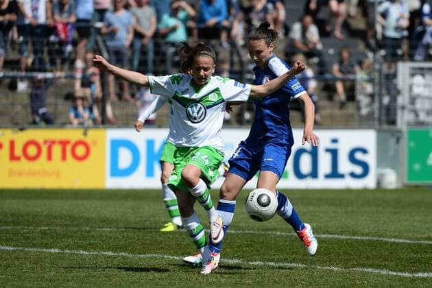Fussball, Frauen, 1. Bundesliga, Saison 2015 2016 (21. Spieltag), 1. FFC Turbine Potsdam - VfL Wolfsburg, Nilla Fischer (Nr. 4, VfL Wolfsburg), Ilaria Mauro (Nr. 24, 1. FFC Turbine Potsdam), 08.05.16,