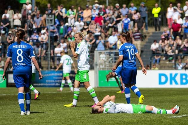 Fußball, Allianz Frauen Bundesliga, 1. FFC Turbine Potsdam - VfL Wolfsburg; Ramona Bachmann (Wolfsburg, 19) enttäuscht, frustriert, niedergeschlagen Enttäuschung, Frust, disappointed. xtgx
