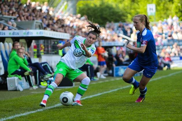 Fußball, Allianz Frauen Bundesliga, 1. FFC Turbine Potsdam - VfL Wolfsburg; v.l. Ramona Bachmann (Wolfsburg, 19), Lia Wälti (Lia Waelti, Potsdam, 13). xtgx