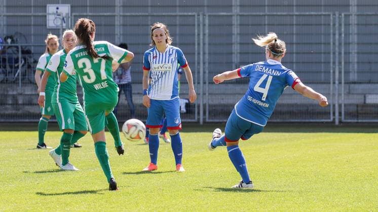 Kristin Demann (Hoffenheim, 4) erzielt das Tor zum 1:0, Treffer, Fussball, Allianz Frauen-Bundesliga, TSG 1899 Hoffenheim - SV Werder Bremen, xozx