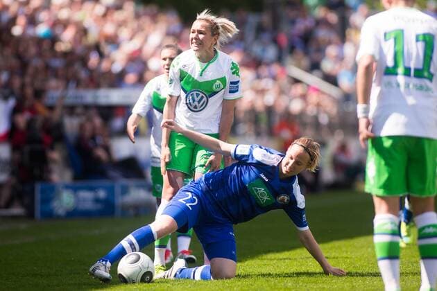 08.05.2016, xfrx, Fussball 1.Bundesliga Damen, Turbine Potsdam - VfL Wolfsburg, emspor v.l. Zsanett Jakabfi (VfL Wolfsburg),Stefanie Draws (1.FFC Turbine Potsdam) Potsdam