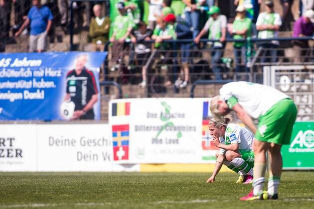 08.05.2016, xfrx, Fussball 1.Bundesliga Damen, Turbine Potsdam - VfL Wolfsburg, emspor v.l. Anna Blaesse (VfL Wolfsburg),Nilla Fischer (VfL Wolfsburg) frustriert,traurig,wuetend,fassungslos Potsdam