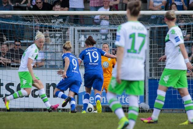 Fußball, Allianz Frauen Bundesliga, 1. FFC Turbine Potsdam - VfL Wolfsburg; Felicitas Rauch (Potsdam, 19) Torschützin zum 4:0 ,scores the goal, Tor, Torschuss, Abschluss, Torabschluss, Torerfolg, Aktion, action. xtgx