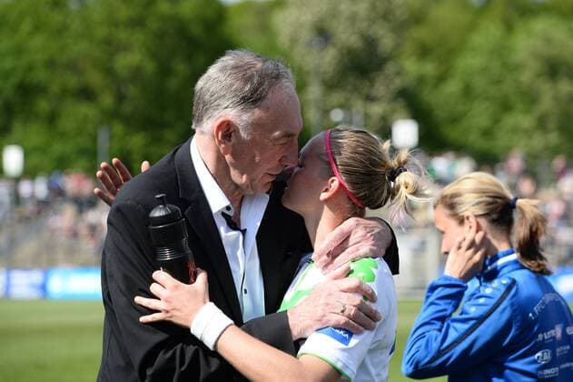 Fussball, Frauen, 1. Bundesliga, Saison 2015 2016 (21. Spieltag), 1. FFC Turbine Potsdam - VfL Wolfsburg, Cheftrainer Bernd Schröder (1. FFC Turbine Potsdam), Alexandra Popp (Nr. 11, VfL Wolfsburg), 08.05.16,