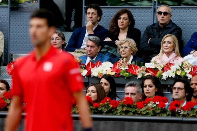 Former tennis player Manolo Santana (C), Madrid s Mayor Manuela Carmena (2R) and President of Madrid s Community Cristina Cifuentes at the final of the Madrid Tennis Open beetween Serbian Novak Djokovic and Scottish Andy Murray held at the Caja Magica in Madrid, Spain, 8 May 2016. EFE Juanjo Martin ANDY MURRAY VS NOVAK DJOKOVIC !ACHTUNG: NUR REDAKTIONELLE NUTZUNG!  TEN002 20160508-635983338492841894