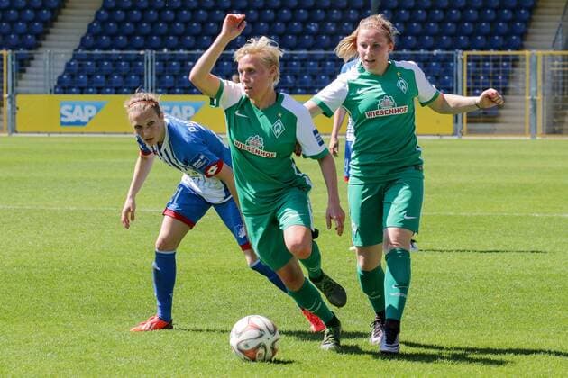 v.li.: Leonie Pankratz (Hoffenheim, 21), Betsy Hassett (Bremen, 16), Cindy König (Cindy Koenig, Bremen, 11), Fussball, Allianz Frauen-Bundesliga, TSG 1899 Hoffenheim - SV Werder Bremen, xozx