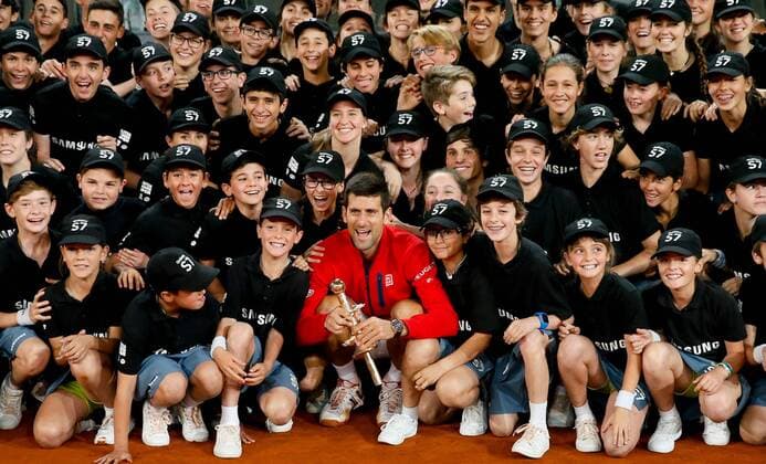 Serbian tennis player Novak Djokovic (C) poses with the winner trophy after his victory 6-2, 3-6 and 6-3 against Scottish Andy Murray during their Mutua Madrid Open male final match played at the Caja Magica tennis complex in Madrid, Spain, on 08 May 2016. Novak Djokovic vs Andy Murray !ACHTUNG: NUR REDAKTIONELLE NUTZUNG!  20160508-635983405799884025