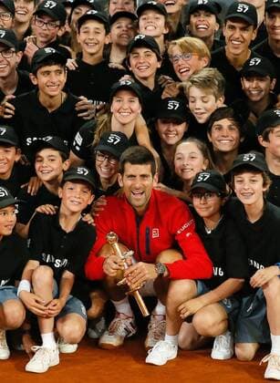 Serbian tennis player Novak Djokovic (C) poses with the winner trophy after his victory 6-2, 3-6 and 6-3 against Scottish Andy Murray during their Mutua Madrid Open male final match played at the Caja Magica tennis complex in Madrid, Spain, on 08 May 2016. Novak Djokovic vs Andy Murray !ACHTUNG: NUR REDAKTIONELLE NUTZUNG!  20160508-635983405813612025