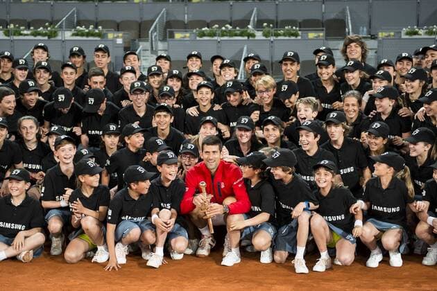 Serbian Novak Djokovic pose for the media with all the ball boys during TPA Finals Mutua Madrid Open Tennis 2016 in Madrid, May 08, 2016.  (20160508171)