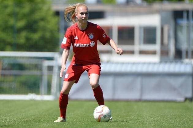 v.li.: Jana Kappes (FC Bayern München II, 20) Freisteller, Einzelbild, Aktion, Action , Fussball, 2. Frauen-Bundesliga Süd, FC Bayern München II - TSV Schott Mainz, xslx