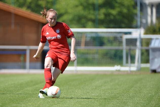 v.li.: Jenny Gaugigl (FC Bayern München II, 22) Freisteller, Einzelbild, Aktion, Action, Fussball, 2. Frauen-Bundesliga Süd, FC Bayern München II - TSV Schott Mainz, xslx