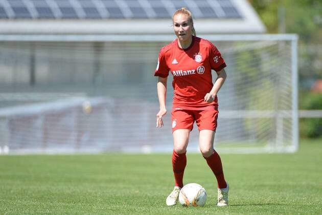 v.li.: Jana Kappes (FC Bayern München II, 20) Freisteller, Einzelbild, Aktion, Action , Fussball, 2. Frauen-Bundesliga Süd, FC Bayern München II - TSV Schott Mainz, xslx