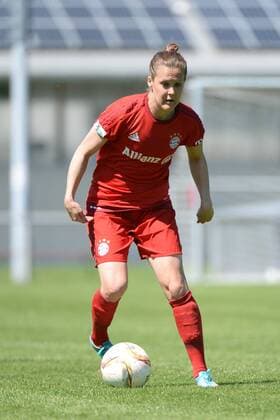 v.li.: Vanessa Bürki (FC Bayern München II, 36) Freisteller, Einzelbild, Aktion, Action , Fussball, 2. Frauen-Bundesliga Süd, FC Bayern München II - TSV Schott Mainz, xslx