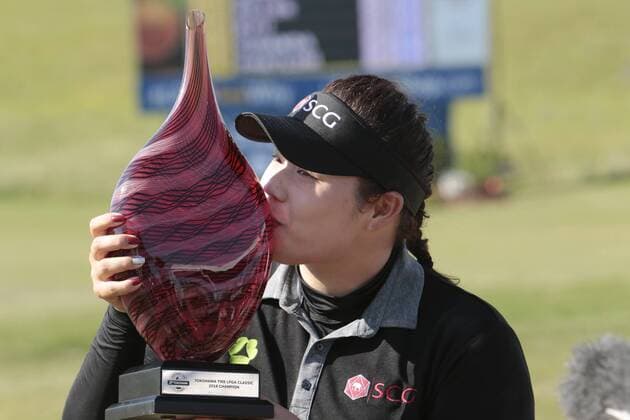 May 8, 2016: Ariya Jutanugarn of Bangkok Thailand kisses her championship trophy after winning the final round of the Yokohama Tire LPGA Golf Damen Classic at the RTJ Capitol Hill Golf Course, Prattville, AL. (Photo by Bobby McDuffie ICON Sportswire) GOLF: MAY 08 LPGA - Yokohama Tire LPGA Classic - Final Round Icon16050815 EDITORIAL USE ONLY