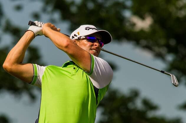 Tim Wilkinson watches his tee shot on the par 3 17th hole during the Wells Fargo Championship on Sunday, May 8, 2016 at Quail Hallow Country Club in Charlotte, NC. David Grooms CSM PGA Golf Herren 2016: Wells Fargo Championship MAR 8 - ZUMAc04_