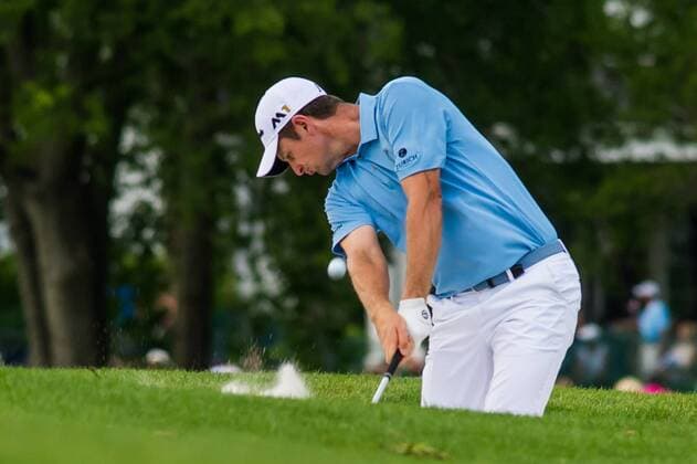Justin Rose plays his second shot from the fairway bunker on the 16th hole during the Wells Fargo Championship on Sunday, May 8, 2016 at Quail Hallow Country Club in Charlotte, NC. David Grooms CSM PGA Golf Herren 2016: Wells Fargo Championship MAR 8 - ZUMAc04_
