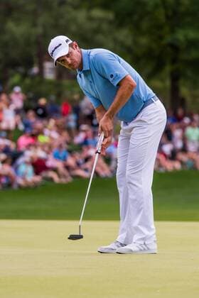 Justin Rose watches his putt on the 18th green during the Wells Fargo Championship on Sunday, May 8, 2016 at Quail Hallow Country Club in Charlotte, NC. David Grooms CSM PGA Golf Herren 2016: Wells Fargo Championship MAR 8 - ZUMAc04_