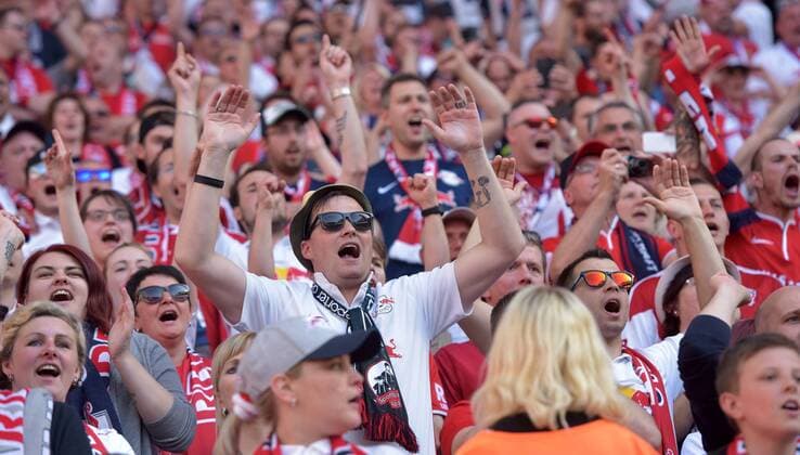 Fans, Zuschauer, Gaeste, Publikum - Jubel bei den Leipzigern. Mit dem Sieg machen sie ihren Aufstieg in die 1. Liga perfekt. RasenBallsport Leipzig (RB) vs Karlsruher SC (KSC), Fussball, 2.Liga, 08.05.2016 , Leipzig Copyright: Modla Eibner-Pressefoto ep_cma
