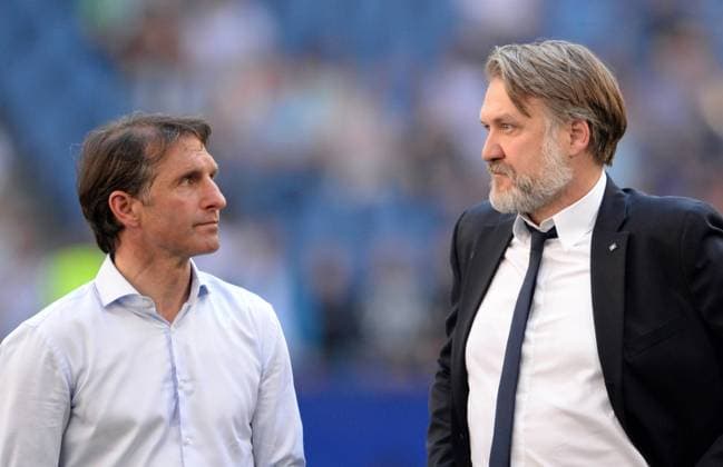 v.l.: Trainer Bruno LABBADIA (HH), Vorstandsvorsitzender Dietmar BEIERSDORFER (HH), nachdenklich, unzufrieden, ungluecklich, Fussball 1. Bundesliga, 33. Spieltag, Hamburger SV (HH) - VfL Wolfsburg (WOB) 0:1, am 07.05.2016 in Hamburg Deutschland. Â