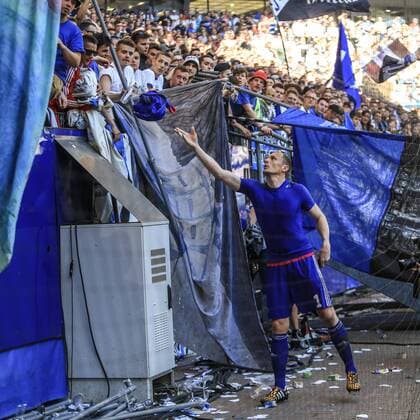 Deutschland, Hamburg , Volkspark Stadion, Fussball, 1. Bundesliga, Saison 2015 2016 , Hamburger SV - VFL Wolfsburg, Jaroslav Drobny(HSV) verabschiedet sich von den Fans