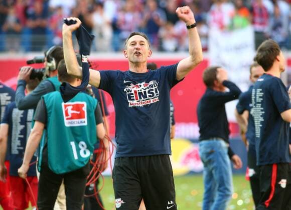 Leipzig, 08.05.2016, Red Bull Arena, Fussball, 2. Bundesliga, 33.Spieltag. , RB Leipzig vs. Karlsruher SC 2:0 (0:0). , Im Bild: Leipzigs Co-Trainer Dietmar Beierlorzer jubelt. , RB Leipzig jubelt nach dem Sieg und steht als Aufsteiger in die 1. Bundesliga fest! ,
