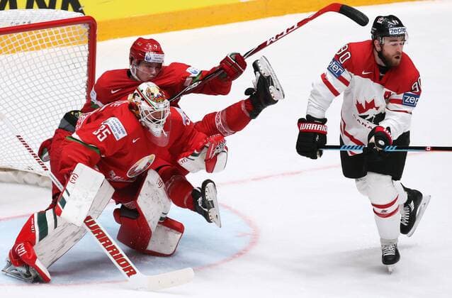 ST. PETERSBURG, RUSSIA. MAY 9, 2016. Belarus goalie Kevin Lalande, Roman Dyukov defend against Canada s Ryan O Reilly (L-R) in their 2016 IIHF World Championship WM Weltmeisterschaft Preliminary Round Group B Ice hockey Eishockey match at the Yubileyny Sports Palace. Sergei Savostyanov TASS  TS022340
