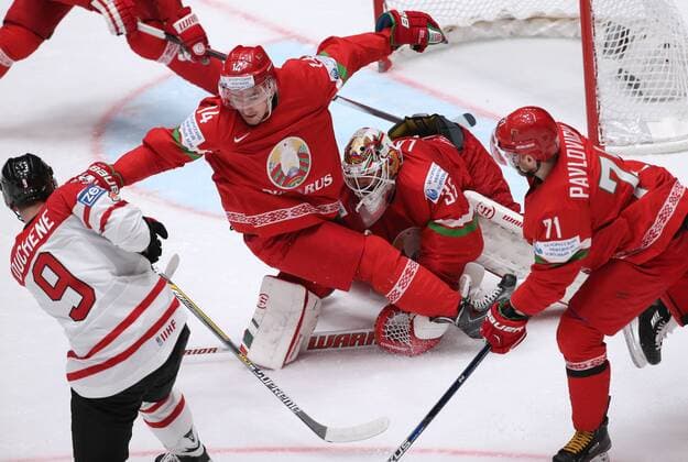 ST. PETERSBURG, RUSSIA. MAY 9, 2016. Belarus Alexander Pavlovich, goalie Kevin Lalande, Yevgeny Lisovets defend against Canada s Matt Duchen (R-L) in their 2016 IIHF World Championship WM Weltmeisterschaft Preliminary Round Group B Ice hockey Eishockey match at the Yubileyny Sports Palace. Team Canada won the game 8-0. Sergei Savostyanov TASS  TS0223A1