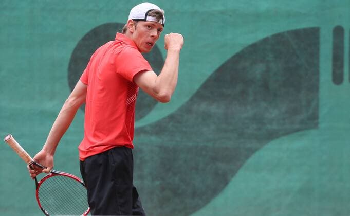 TENNIS - International Spring Bowl MOEDLING,AUSTRIA,10.MAY.16 - TENNIS - International Spring Bowl. Image shows the rejoicing of Gregor Ramskogler (AUT). GEPAxpictures xMarioxKneisl