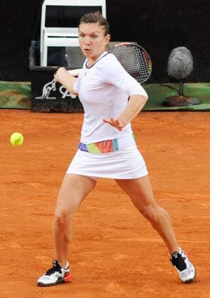 11.05.2016. Rome, Italy. BNL d Italia Tennis Tournament. Daria Gavrilova (AUS) versus Simona Halep (ROU). Simona Halep returns as she loses in 3 sets xactivax  ActionPlus11735832