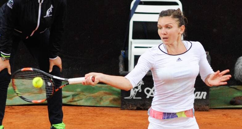 11.05.2016. Rome, Italy. BNL d Italia Tennis Tournament. Daria Gavrilova (AUS) versus Simona Halep (ROU). Simona Halep returns as she loses in 3 sets xactivax  ActionPlus11735833