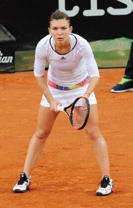 11.05.2016. Rome, Italy. BNL d Italia Tennis Tournament. Daria Gavrilova (AUS) versus Simona Halep (ROU). Simona Halep awaits serve as she loses in 3 sets xactivax  ActionPlus11735834