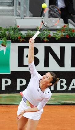 11.05.2016. Rome, Italy. BNL d Italia Tennis Tournament. Daria Gavrilova (AUS) versus Simona Halep (ROU). Simona Halep serves as she loses in 3 sets xactivax  ActionPlus11735838