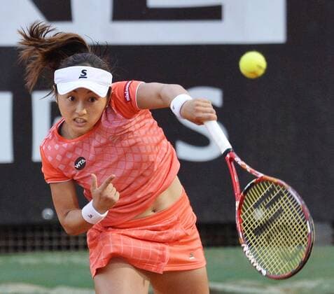 Doi into 3rd round after stunning Safarova Japan s Misaki Doi serves to Lucie Safarova of the Czech Republic in the second round of the Italian Open in Rome on May 11, 2016. Doi defeated the 2015 French Open runner-up 6-3, 7-5 to advance to the third round. 