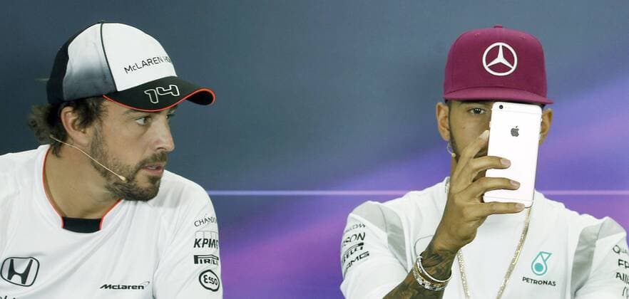 Spanish Formula One pilot Fernando Alonso (L), and British Lewis Hamilton, of Mercedes, during a press conference PK Pressekonferenz held at at Circuit de Barcelona-Catalunya racetrack in Barcelona, northeastern Spain, 12 May 2016. Spanish Formula One Grand Prix will take place the upcoming 15 May. GRAND PRIX OF SPAIN !ACHTUNG: NUR REDAKTIONELLE NUTZUNG!  GRA157 20160512-635986711658529210
