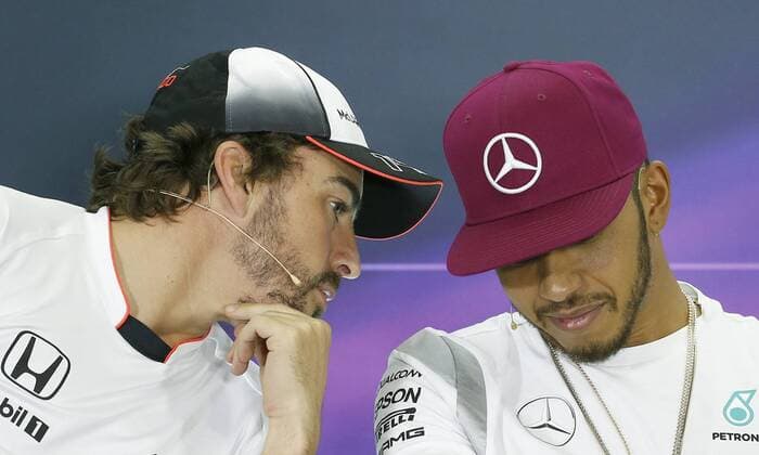 Spanish Formula One pilot Fernando Alonso (L), and British Lewis Hamilton, of Mercedes, during a press conference PK Pressekonferenz held at at Circuit de Barcelona-Catalunya racetrack in Barcelona, northeastern Spain, 12 May 2016. Spanish Formula One Grand Prix will take place the upcoming 15 May. GRAND PRIX OF SPAIN !ACHTUNG: NUR REDAKTIONELLE NUTZUNG!  GRA157 20160512-635986712289861210