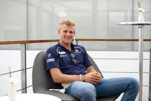 Formel 1, GP von Spanien, Shooting Marcus Ericsson 160512 Marcus Ericsson, poserar för ett porträtt inför Spaniens GP Barcelona den 12 maj 2016 i Montmelo.  Copyright: JOHANNAxLUNDBERG BB160512JL013