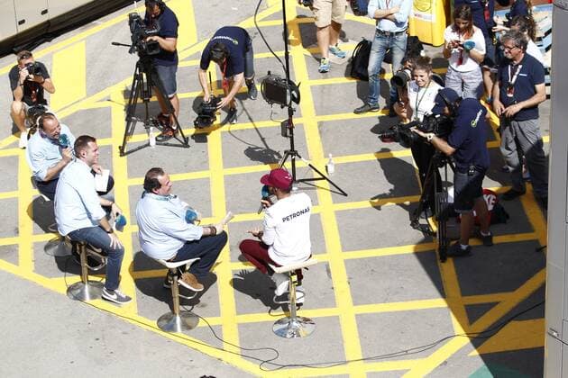 Formel 1, GP von Spanien Motorsports: FIA Formula One World Championship WM Weltmeisterschaft 2016, Race in Barcelona, 44 Lewis Hamilton (GBR, Mercedes AMG Petronas F1 Team), xHOCHxZWEIx