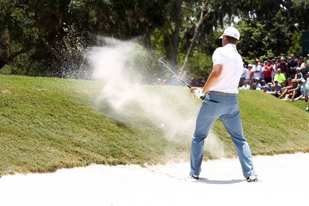 Bilder des Tages - SPORT May 12, 2016 - Ponte Vedra Beach, Florida, United States - Jordan Spieth hits out of a bunker on the 9th green during the first round of The PLAYERS Championship at TPC Sawgrass. The PLAYERS Championship - Round 1 - ZUMAw109