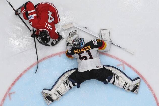 Eishockey WM, Deutschland - Kanada ST PETERSBURG, RUSSIA. MAY 12, 2016. Germany s goaltender Timo Pielmeier (51), and Canada s Taylor Hall (4) in their 2016 IIHF Ice hockey Eishockey WM Nationalteam LÃ¤nderspiel World Championships Group B Preliminary Round match at Yubileiny Arena. Canada won 5-2. Sergei Savostyanov TASS  TS022B08