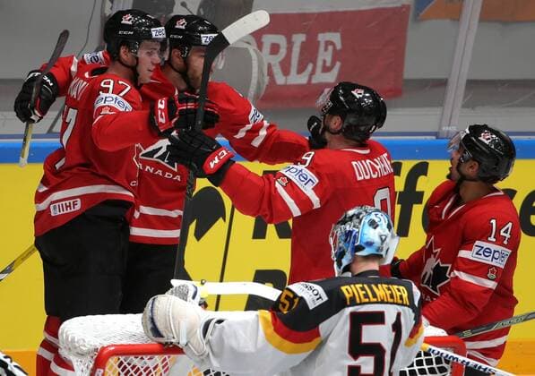 Eishockey WM, Deutschland - Kanada ST PETERSBURG, RUSSIA. MAY 12, 2016. Germany s goaltender Timo Pielmeier (51) looks on as Canada s Connor McDavid (97), Taylor Hall (4), Matt Duchene (9), Matt Dumba (14) celebrate a goal in their 2016 IIHF Ice hockey Eishockey WM Nationalteam LÃ¤nderspiel World Championships Group B Preliminary Round match at Yubileiny Arena. Canada won 5-2. Sergei Savostyanov TASS  TS022AFF