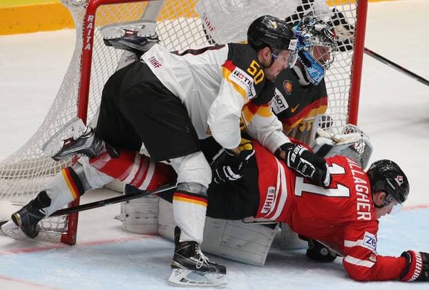 Eishockey WM, Deutschland - Kanada ST PETERSBURG, RUSSIA. MAY 12, 2016. Germany s player Patrick Hager (50), goaltender Timo Pielmeier (51), and Canada s Brendan Gallagher (11) in their 2016 IIHF Ice hockey Eishockey WM Nationalteam LÃ¤nderspiel World Championships Group B Preliminary Round match at Yubileiny Arena. Canada won 5-2. Sergei Savostyanov TASS  TS022B00