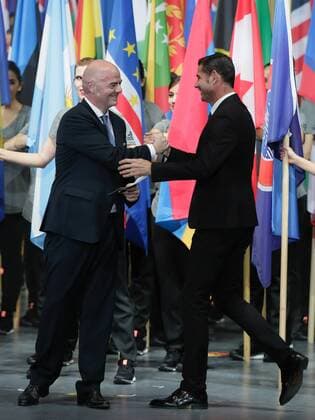 FIFA Kongress in Mexiko FIFA President Swedish Gianni Infantino (L) greets Spanish former soccer player Fernando Hierro (R) at the inauguration of the 66th FIFA Congress in Mexico City, Mexico, 12 May 2016. The congress takes place between the 12 and 13 May. EFE Jose Mendez OPENING OF THE 66TH FIFA CONGRESS IN MEXICO CITY !ACHTUNG: NUR REDAKTIONELLE NUTZUNG!  CMM007 20160513-635986986317819997