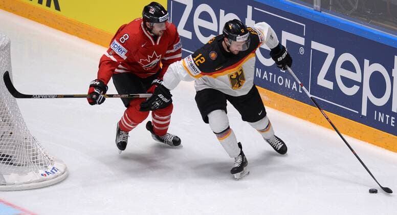 Eishockey WM, Deutschland - Kanada (160513) -- ST. PETERSBURG, May 12, 2016 -- Chris Tanev of Canada (L) vies with Brooks Macek of Germany during an IIHF Ice hockey Eishockey World Championship WM Weltmeisterschaft Group B preliminary round game between Canada and Germany in St. Petersburg, Russia, May 12, 2016. Canada won 5-2. ) (SP)RUSSIA-ST. PETERSBURG-ICE HOCKEY-CANADA VS GERMANY PavelxBednyakov 