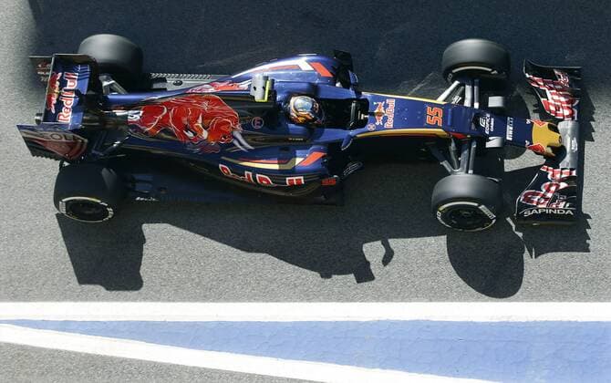 Formel 1, GP von Spanien, Freies Training Spanish Formula One driver Carlos Sainz, Toro Rosso, steers his car during the first training session held at the Barcelona-Catalunya circuit in Montmelo at Barcelona, Spain, on 13 May 2016. SPANISH GRAND PRIX !ACHTUNG: NUR REDAKTIONELLE NUTZUNG!  20160513-635987398513127723