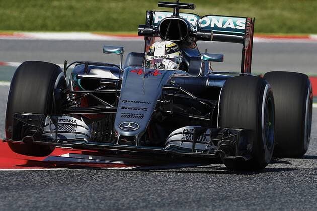 British Formula One driver Lewis Hamilton, of Mercedes, during the second training session held at the Barcelona-Catalunya circuit in Montmelo at Barcelona, Spain, on 13 May 2016. The Spanish Formula One Grand Prix will take place on 15 May 2016. EFE AAlejandro Garcia SPANISH GRAND PRIX !ACHTUNG: NUR REDAKTIONELLE NUTZUNG!  GRA192 20160513-635987504308343321