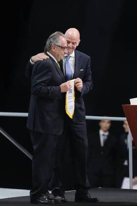FIFA president, Swiss Gianni Infantino (R), and the president of Mexican Football Federation, Decio de Maria, during the second day of 66th FIFA Congress in Mexico City, Mexico, 13 May 2016. FIFA congress runs from 12 to 13 May 2016 EFE Jose Mendez 66th FIFA Congress in Mexico City !ACHTUNG: NUR REDAKTIONELLE NUTZUNG!  MEX52 20160513-635987581373149204