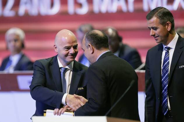 FIFA president, Swiss Gianni Infantino (L) shakes hand with President of Gibraltar Football Association (GFA) Michael Llamas (C) during the second day of 66th FIFA Congress in Mexico City, Mexico, 13 May 2016. FIFA congress runs from 12 to 13 May 2016. 66th FIFA Congress in Mexico City !ACHTUNG: NUR REDAKTIONELLE NUTZUNG!  MEX50 20160513-635987724652250340