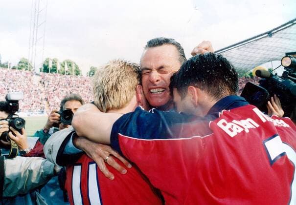FC Bayern München, Deutscher Meister 2000, v.li.: Stefan Effenberg, Trainer Ottmar Hitzfeld, Markus Babbel